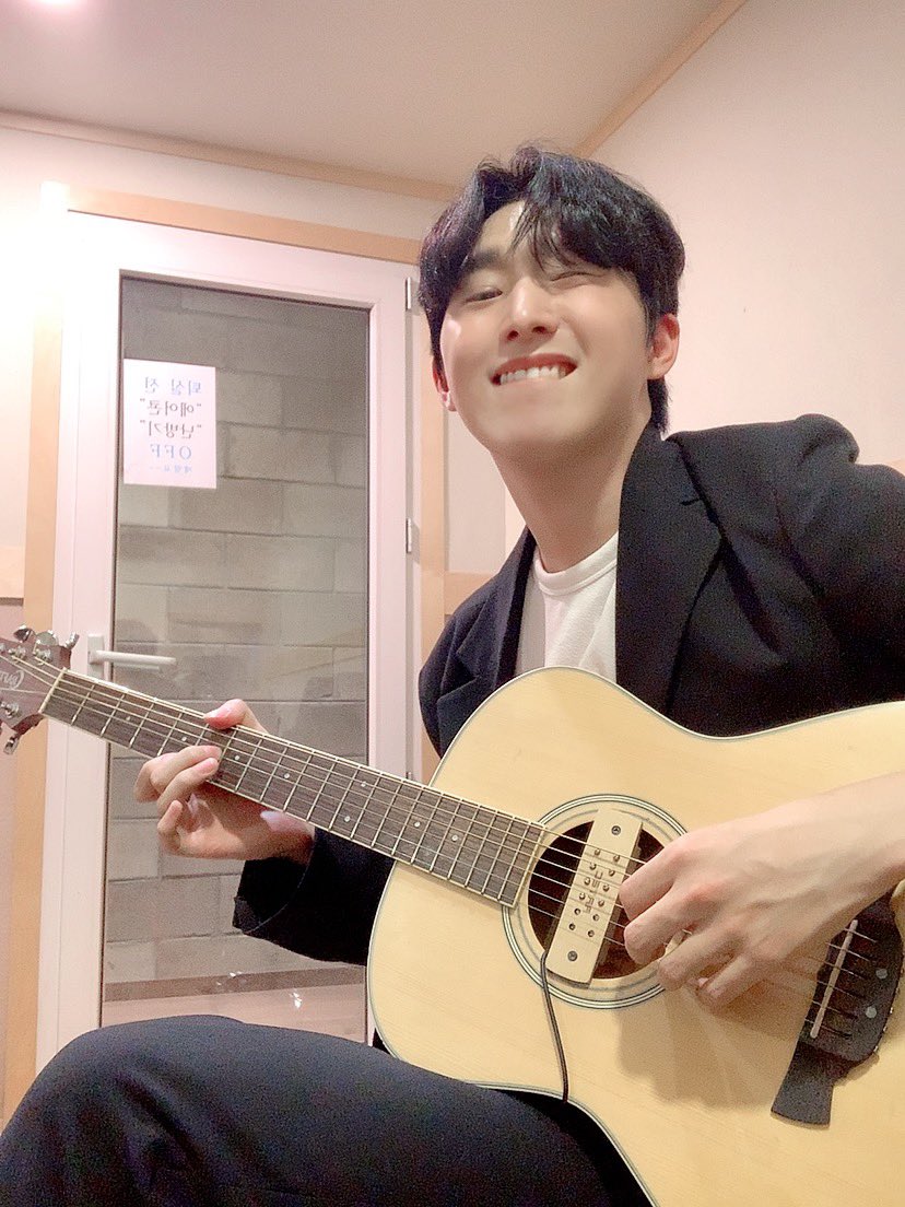 OfficialAboutu's tweet photo. #도윤
녹음이 끝났어요!!
I’ve just finished recording!!
#어바우츄 #AboutU
#도윤 #이수 #네온
#DoYoon #YiSoo #NeoN 
#Kband #Krock #한국밴드 #밴드 #band #Kpop https://t.co/0WtAZYlGD3