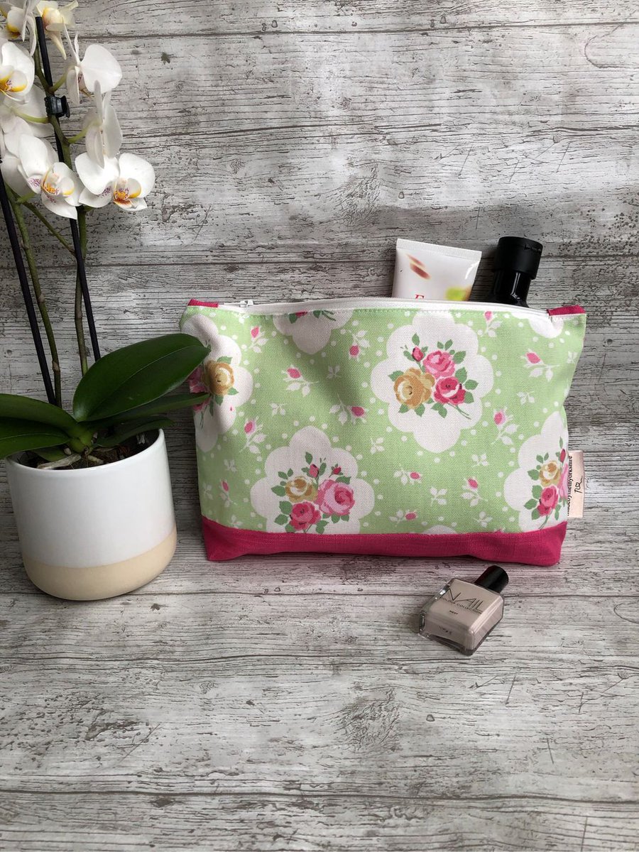 sewinskipton's tweet photo. As we start to be able to go further afield you’ll need a roomy wash bag ☺️ #MHHSBD 

https://t.co/rRGEoS96f1 https://t.co/H8evoBidI0