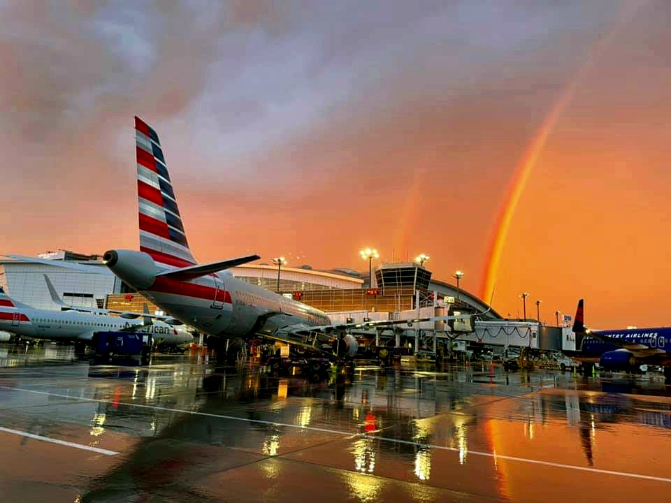 ronbart28's tweet photo. Memorial day in DFW. A reminder to everyone, God is there for us.
#Godspromise
#rainbow
#awesomerainbow https://t.co/tgJvZ8OhdF