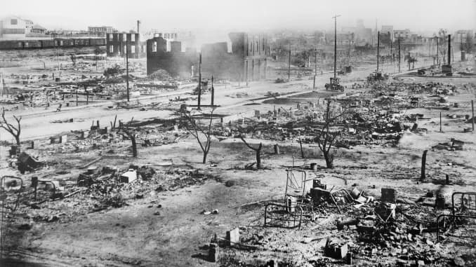 E23: The Invasion

Today 100 years ago, the entire 35 blocks of the greenwood were completely destroyed and 1,256 homes were burned and death toll was estimated as high as 300. The lost property is valued at 2.25 million in 1921 
#greenwood #tulsa100

onemichistory.com/the-tulsa-mass…