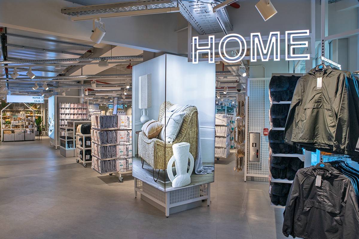 FloorForm's tweet image. Primark Bilbao Gran Vía, located at the Vizcaya Tower. Over 5,000 m2 of retail floor and back of house vinyl flooring completed on this project.