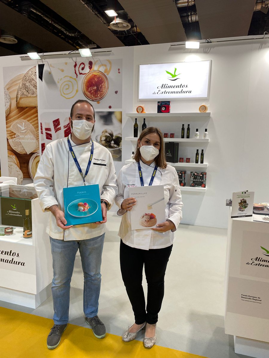 Nos lo hemos pasado genial en <a href="/madridfusion/">madrid fusion</a> con las presentaciones de #Perrunillas y #Patatera. Gracias <a href="/AlimentosdeExtr/">AlimentosExtremadura</a> por la colaboración. 
Consigue tu libro en tienda.c2o.es