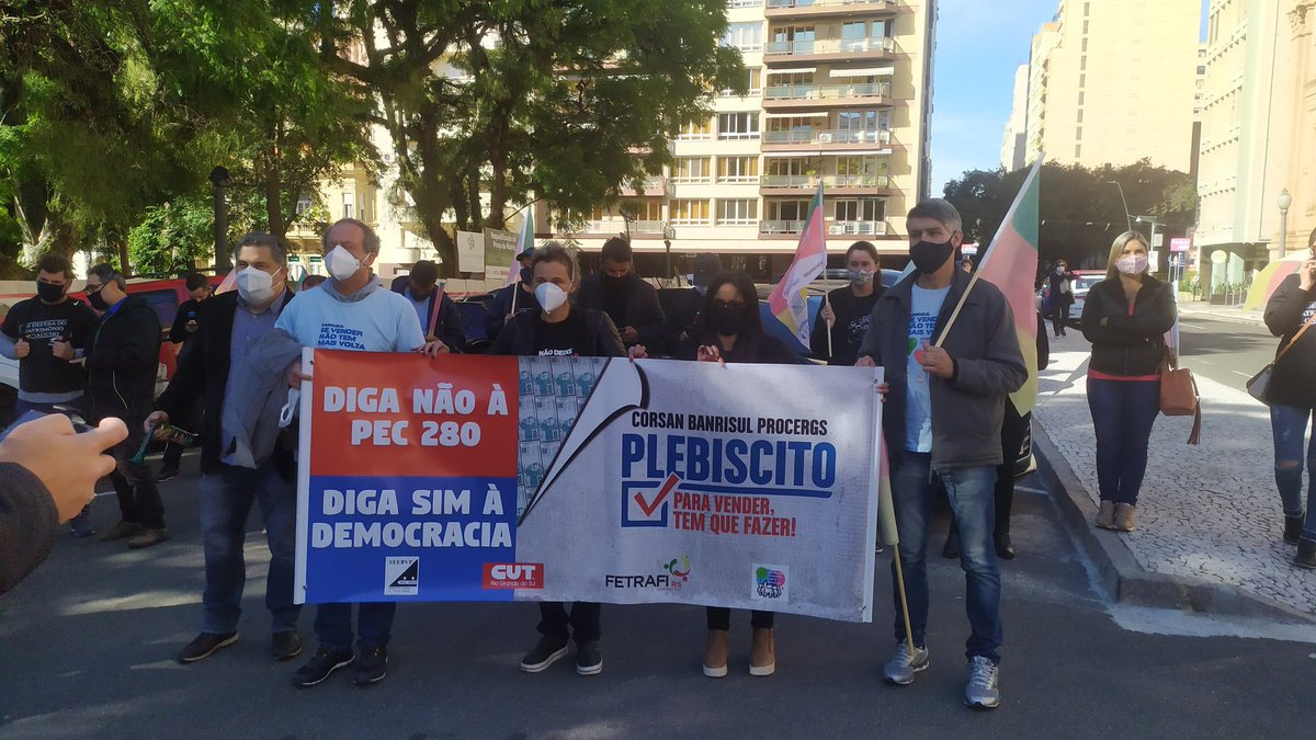 sindbancarios's tweet photo. Bancários marcando presença
#NãoÀPEC280 #QueroPlebiscito https://t.co/tUSlmYOImF