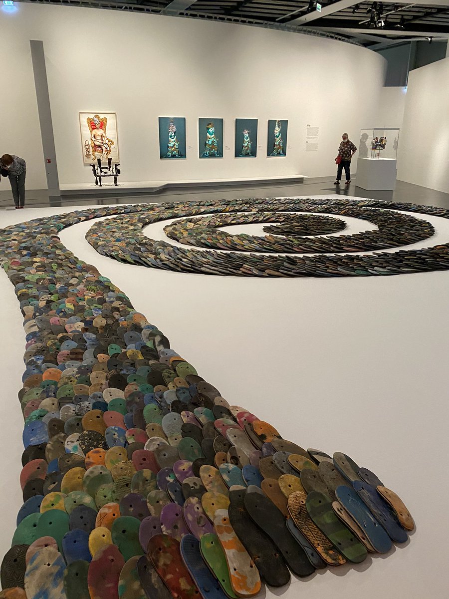 Une fantastique exposition à voir de toute urgence : #ExAfrica de #PhilippeDagen au <a href="/quaibranly/">musée du quai Branly - Jacques Chirac</a> ! Plusieurs artistes béninois majeurs (Hazoumé, Agbodjelou, Dossou, Dakpogan, Medeiros...), des œuvres exceptionnelles, une scénographie remarquable ! 
Si vous êtes à Paris, courez !