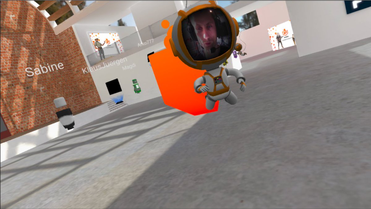 _jauch's tweet photo. Hachja… #Astronauten #Selfies #Mondauto
Gespräche, freies bewegen… #AR Hub lässt einiges zu. #Areekeevent #twlz @AreekaEdu https://t.co/iRIyAFQxfi