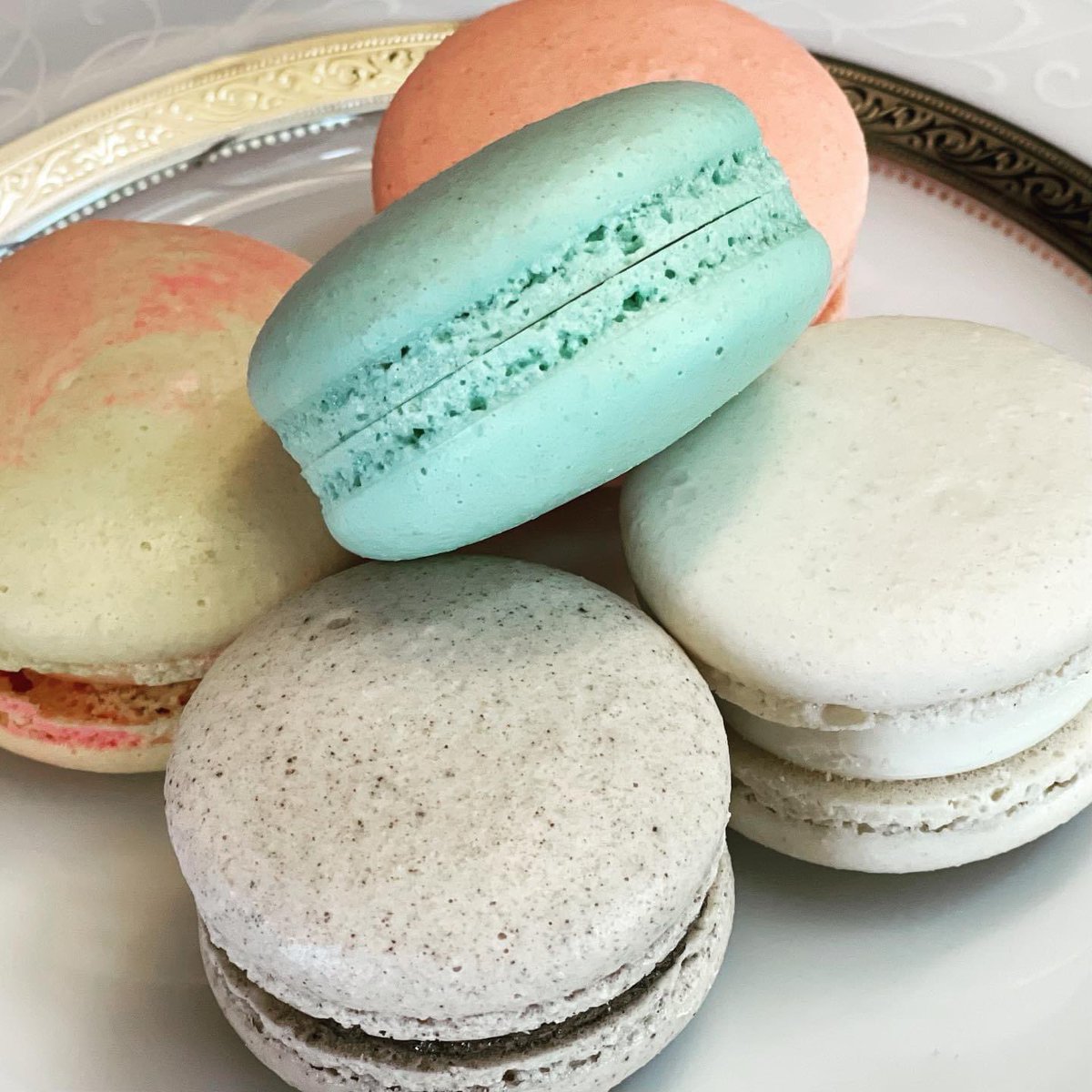 tammykimOC's tweet image. This past weekend I visited the most adorable Macaroon shop at the Irvine Spectrum called Honey and Butter. I met the owner and the staff who are making these wonderful treats. This place is definitely worth the trip! 
#irvinefoodies #irvineeats #irvinespectrum #irvinecalifornia