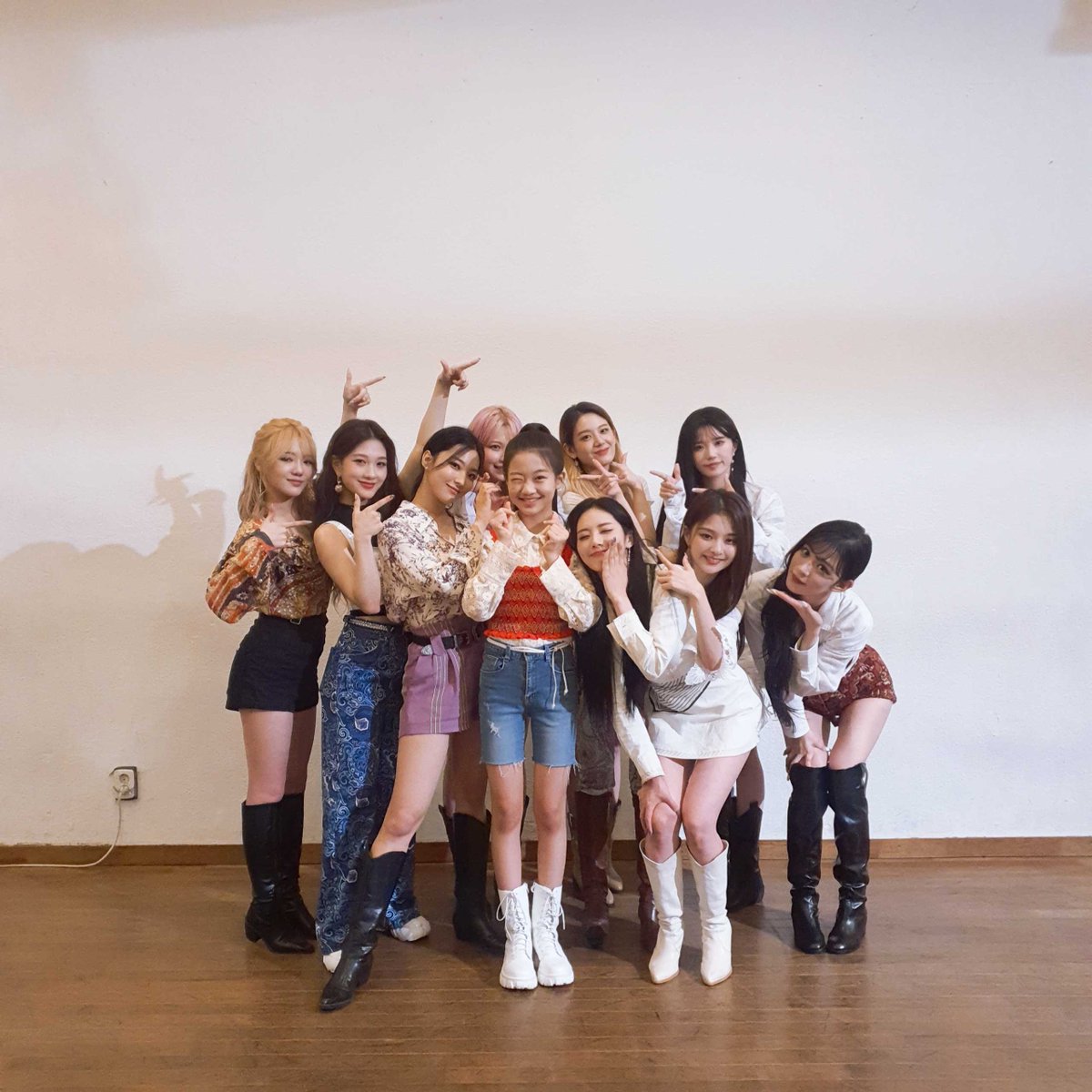 fromieschae's tweet photo. From today, we have to travel to Everest! Because when we watch our video today it melts our heart. It’s awesome, isn’t it? What do you think of fromis and Haeun’s video today~?

🔗 https://t.co/QaeIm3cbhM https://t.co/le10Z10YV6