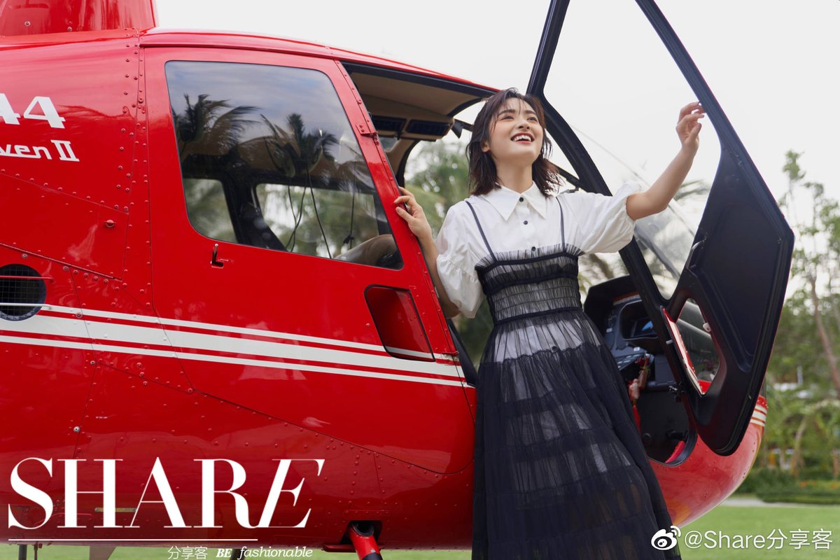 MissBeng31's tweet photo. Captain Wang with his most beautiful flight attendant 🚁💖

#DiYue #DyShen #YueDi 
#MyFunCorner ✌️💛💜 https://t.co/zBhcnlbA3n