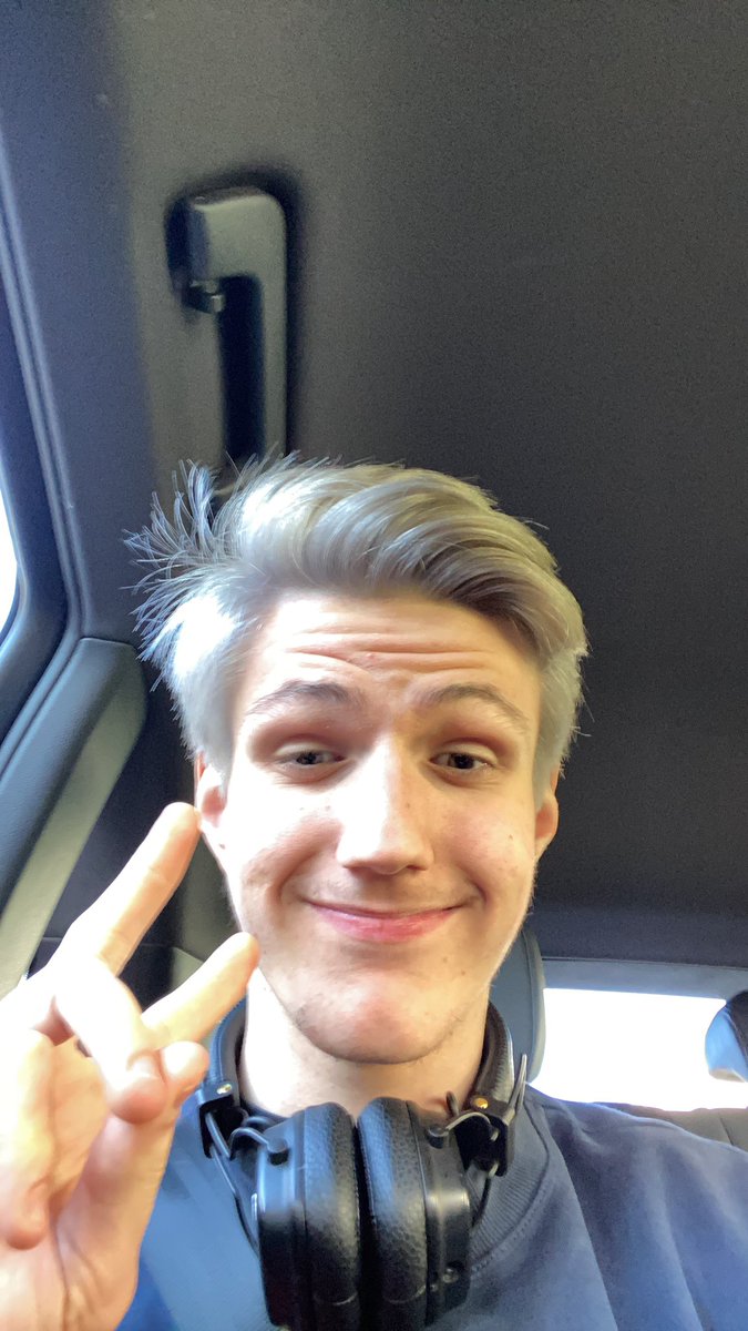 johandrumev's tweet image. Dyed my hair blond, might not look very blond atm but once the weeks pass it will change to a more blond color, otherwise my hair would be yellow in a few weeks!