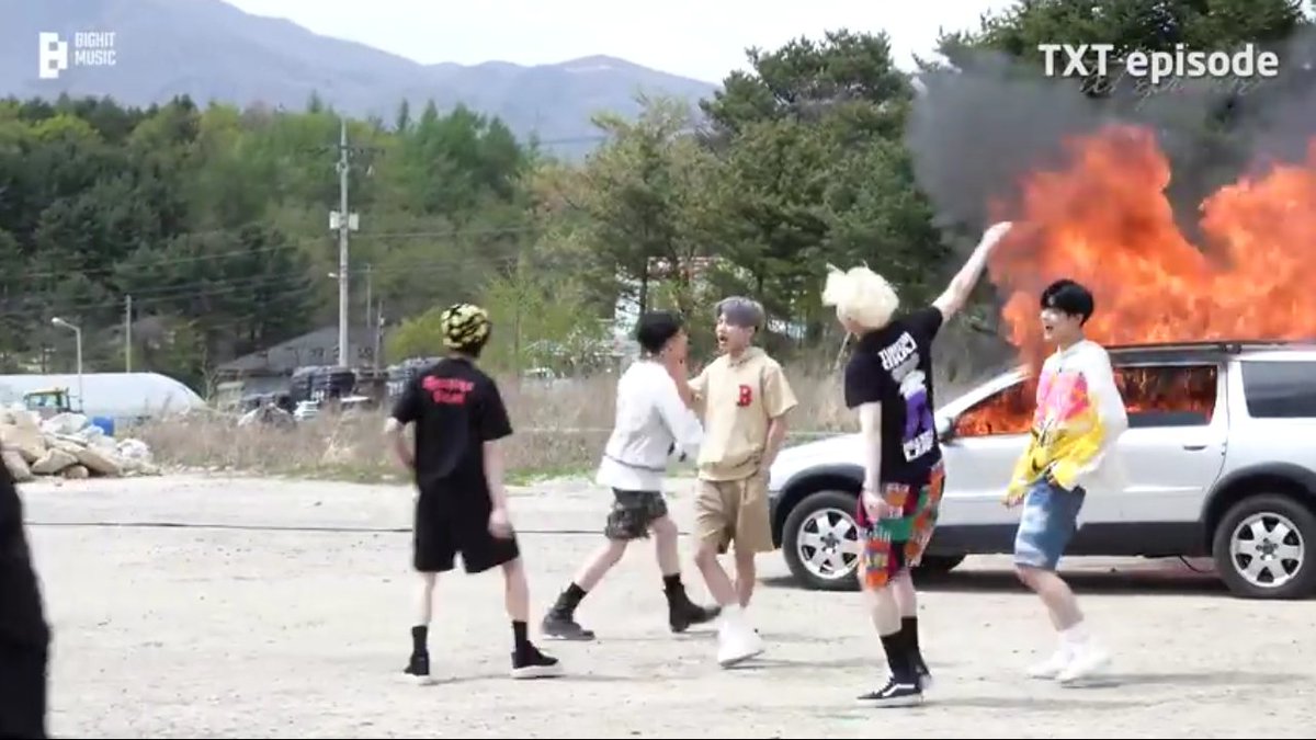 they actually set that car on fire 😅😂 lol I thought it was cgi