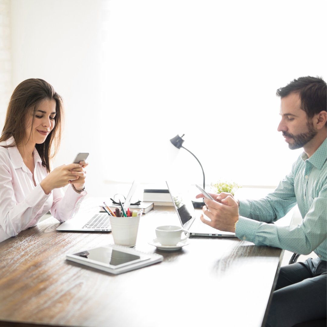 Are you distracted from your devices? Joe Isidd from Monster wrote a brilliant article that has really resonated with us this week. This is the importance of active listening. 

See article in bio monster.ca/career-advice/…
 #executivepaforum #growth #topskills #activelistening