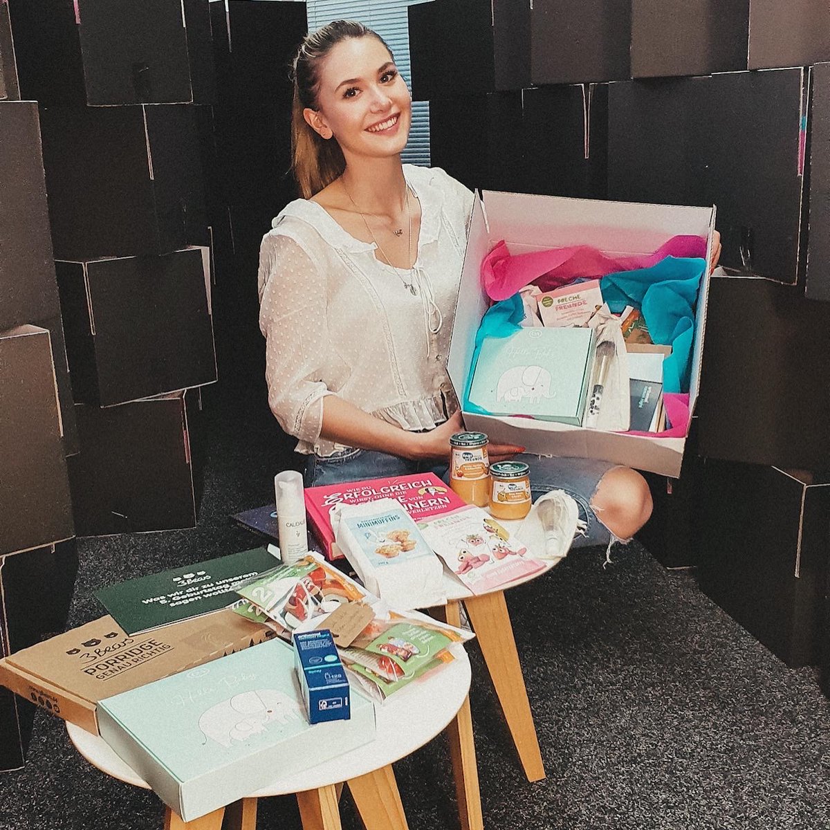 Ornaldo15's tweet image. Hunderte Goodiebundles machen sich im Anschluss an das III. ElternBloggerCafé Virtual Edition auf den Weg in die Influencer:innen-Sphäre... linkedin.com/posts/rolandsc… lnkd.in/d-nk5Sx

#influencermarketing #influencermarketingagentur #elternbloggercafé #ebcve21 #influencer