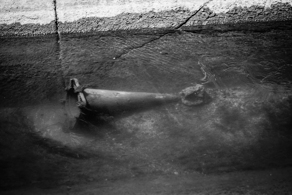 potatostreams's tweet image. Last month I got a #PolarizingFilter and discovered this #TrafficCone just kinda #vibing at the bottom of the canal. The only clue I had that it was even there was some weird swirls it was making the water do. Anyway, photography&apos;s goin&apos; great and I&apos;m still doing it.