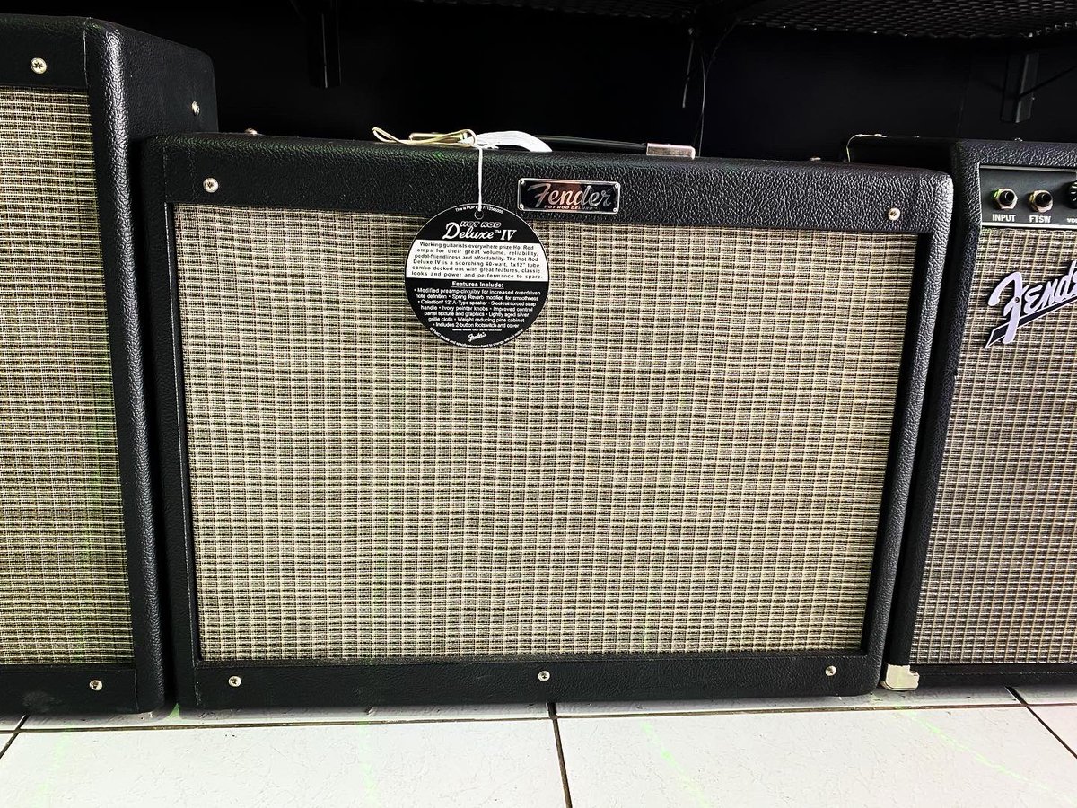MAS_MUSIKA's tweet photo. MasMusika MACHALA:::
🎉Descuentos Mes Del Padre🙋🏻‍♂️🎸

FENDER Guitar &amp; Bass Amps -30% 🤩

Hot Rod desde: $858.43
Champion 100: $459.98
Rumble desde: $541.24
#MasBaratoQueUSA 

•Pedidos al:
0986122637 0993130710 0993876239

🚛Envíos a nivel nacional 
📍CC La Piazza, Local 9. https://t.co/BFxf7eE1MF