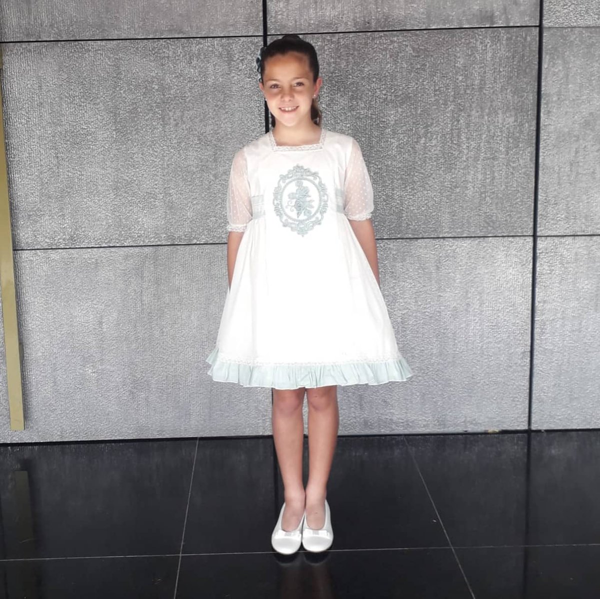 Así de guapa e ilusionada está Alba para disfrutar del concierto dedicado al foguerer infantil.
~~~~
#fogueraramblademéndeznúñez #hogueraramblademéndenúñez #foguerarambla #hoguerarambla #rambleras #rambleros #foguerafundadora #hoguerafundadora