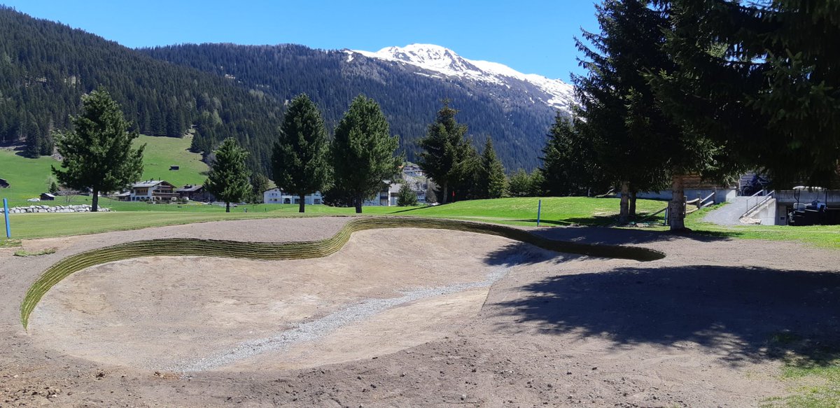 DuraBunker's tweet photo. Beautiful bunkers in beautiful places more gr8 work from Davos GC. Switzerland @DuraBunker #syntheticbunkeredges #safeguardingdesign #nocontamination #TheAlps https://t.co/o230JdSP8r