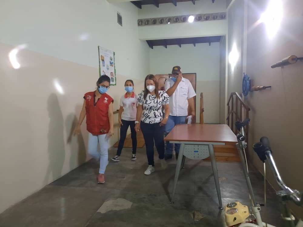 #Hoy | Impulsando las 3R, la Pdta del #INASS <a href="/Maga_Vina/">Magally Viña</a> realiza verificación de los espacios y estrategias de trabajo del Centro Ambulatorio Mercedes Diaz en Valera estado #Trujillo. #InassSeguridadSocial #ÁguilaCentenaria #RescateVictorioso #1AñoMétodo7Más7 <a href="/NicolasMaduro/">Nicolás Maduro</a>