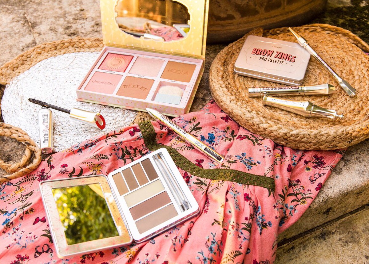 JoseOjedaOfl's tweet image. Déjate seducir por los colores del verano ⚜️ Piel radiante con efecto bronceado dorado, mejillas saludables, cejas naturalmente definidas, pestañas muy estructuradas para enmarcar la mirada y labios hidratados y jugosos ⚜️

#MakeupDesign: @JoseOjedaOfl @benefitspain