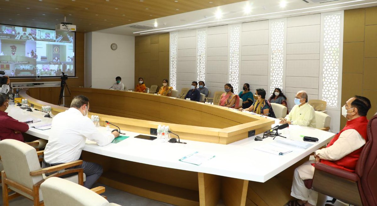 CMOGuj's tweet photo. CM Shri @vijayrupanibjp presided over a virtual function to distribute appointment letters to 2938 teaching assistants for Govt granted higher secondary schools and while making symbolic distribution, shared that State Govt has recruited 14,000 teachers in last one decade. https://t.co/nCWeDVxBN8