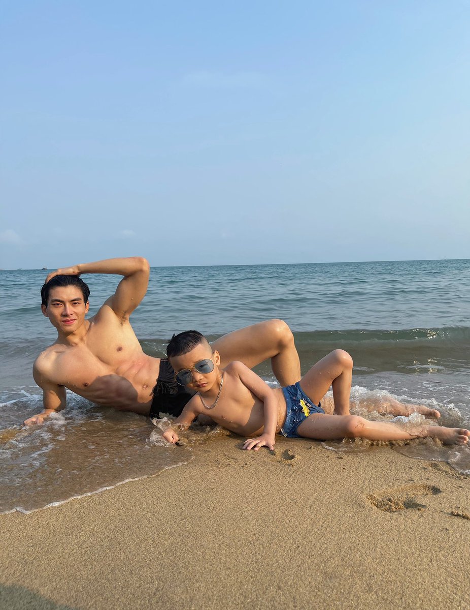 phamthethinh18's tweet photo. Chở quà cho thiếu nhi và hội những người thiếu anh 🎁
Vui lòng chỉ lấy một phần🦈 https://t.co/ALRVThFAPU