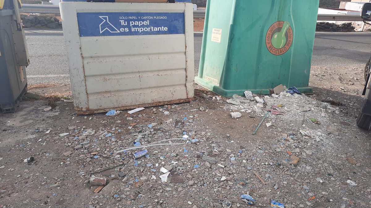 TeldeLimpia's tweet photo. En la tarde de ayer, se procedió a la retirada de residuos voluminosos del sector de La Pardilla.💪

Trabajamos cada día para que todos y todas podamos disfrutar de nuestro municipio.😉

#TeldeLimpia #LimpiezaViaria #Reciclaje https://t.co/oCmrVAwKOO