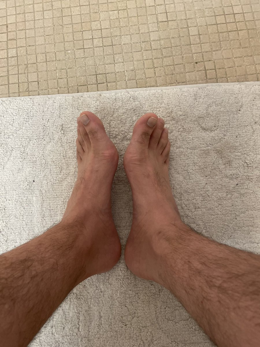 Who’s ready to submit and serve like the worthless slave they are? #FOOTFETİSH #master #slave #slavegay #cashmaster #findom #dom #footworship #humilliation