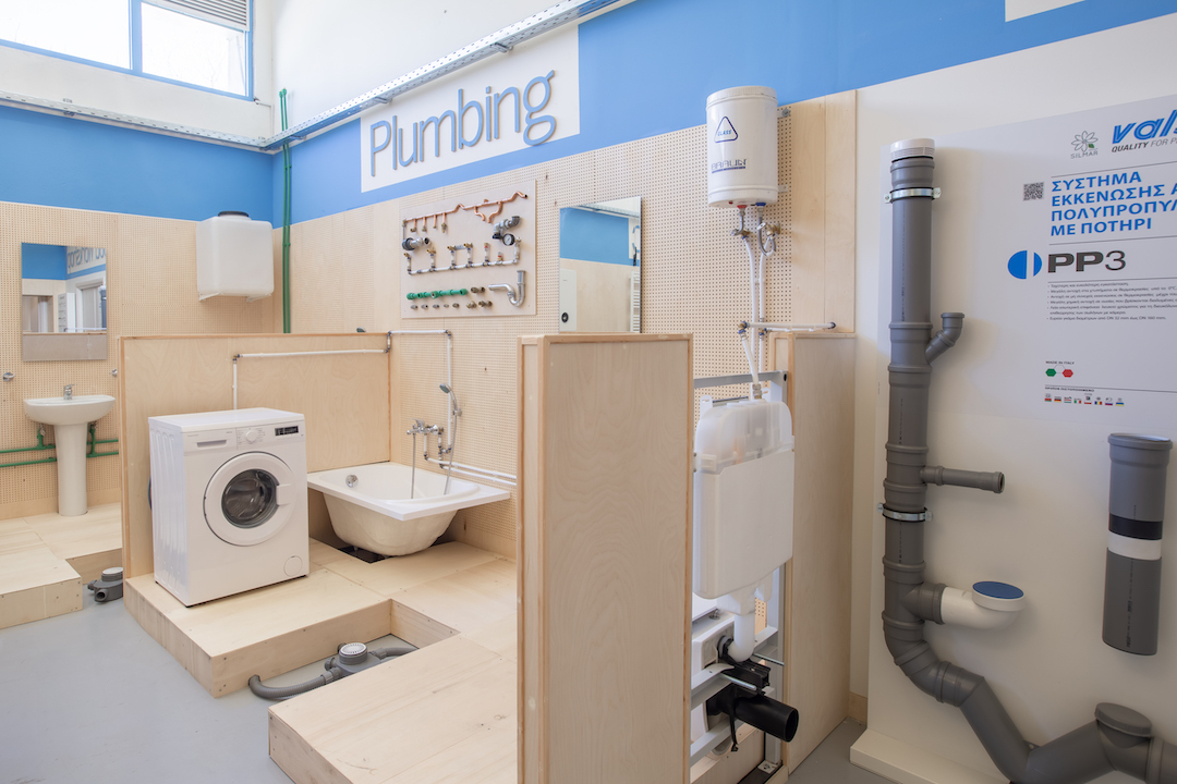 Our free #Plumbing course is open for registrations! 💧
Do you live in #Athens?
Are you #unemployed or in work suspension?
Do you want to learn about plumbing and find a job in the sector?

We're here to help. Lessons start in June, register now: odyssea.com/course/free-hv…