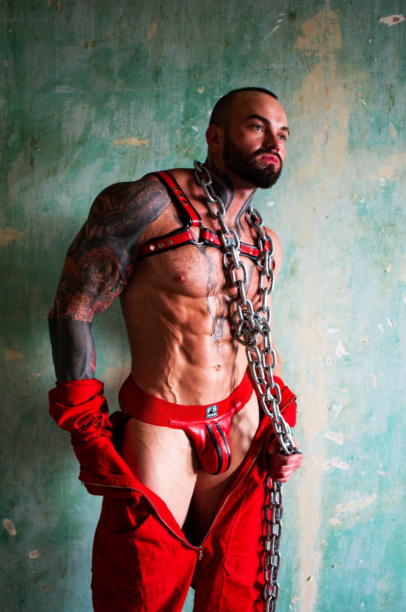 johnny_onlyfans's tweet photo. Me 
@johnny_onlyfans
 wears leather gear by 
@fsmanofficial
 
Photos by 
@arrideo1
 
#leathergear #bdsm #fetish #musclebears  #kinky #Leatherdaddy #tattoedguy #fsman https://t.co/Qg41T6G7SF