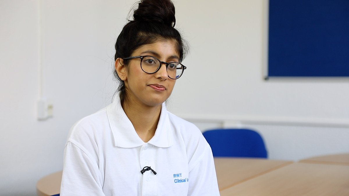 Dhavina Chadha knows she has made an impact with her volunteering – because patients remember her name – and she’s made them cakes! “It makes me really happy, helping and giving to people,” she says. Read her story here: bit.ly/3p7sARn #volunteersweek2021