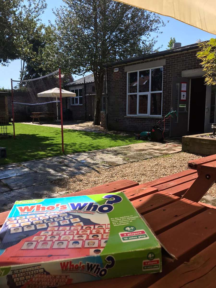 LanguageUK's tweet image. Time for our English class in the Garden! Learning English doesn't only happen in the classroom...

#learnenglish #english #learningenglish #englishlesson #studyenglish #englishclass