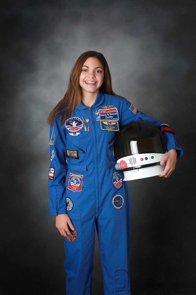 BeScienceStem's tweet photo. History in the making! 19-year-old astronaut,Alyssa Carson,nicknamed NASA Blueberry, became the youngest person in history to pass all NASA aerospace tests and is currently preparing to be the first human to travel to Mars. We stan🙌🏾!
#stem #nasablueberry #womeninstem #Austronaut https://t.co/GRdNvGBsJe