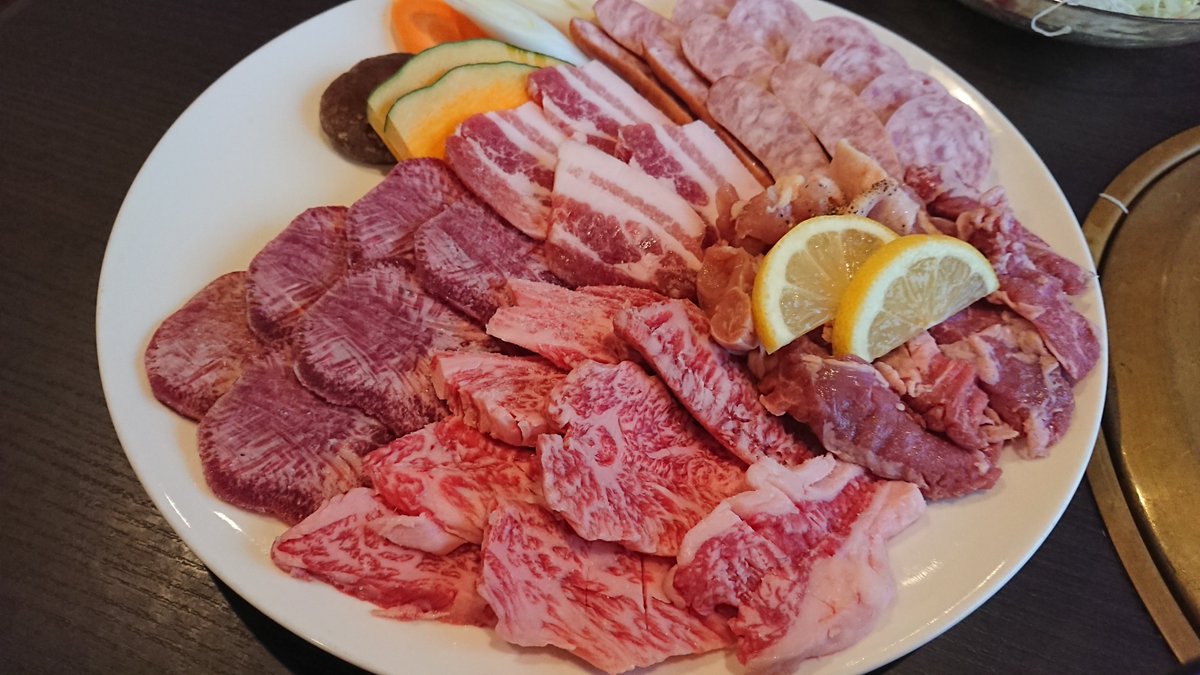 長崎グルグルメ 焼肉 真 時津店です ご飯を大盛で注文したら 丼になりました お肉 言うまでもなく 美味しいです