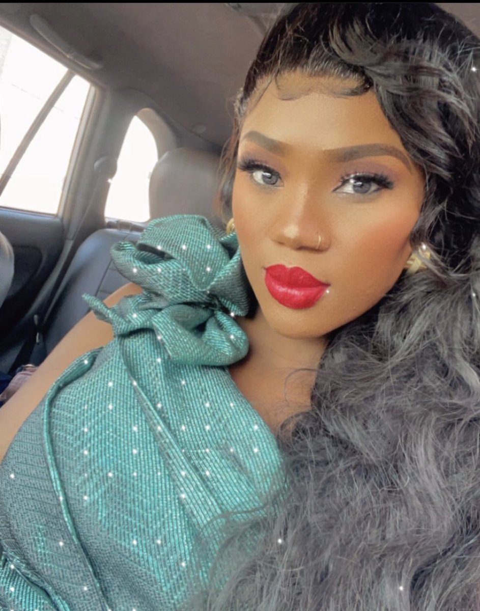 WatsUpTV's tweet photo. @bebebayaoff looking splendid 🥰🤗💫🇬🇳.
#WatsUpTV #BebeBaya #Guinee https://t.co/4hJPzkwowo
