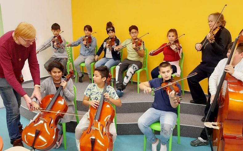 URBACT_onstage's tweet photo. 🎶 "#Brno begins his journey of introducing innovative ways to reach the socially vulnerable through #music ..."

— this is how this #Czech 🇨🇿 city begins its Transfer Story to tell us what it has meant to be part of the @URBACT #OnStage network 👉 https://t.co/gvoTKMEfqa https://t.co/cQXvEfJmF4