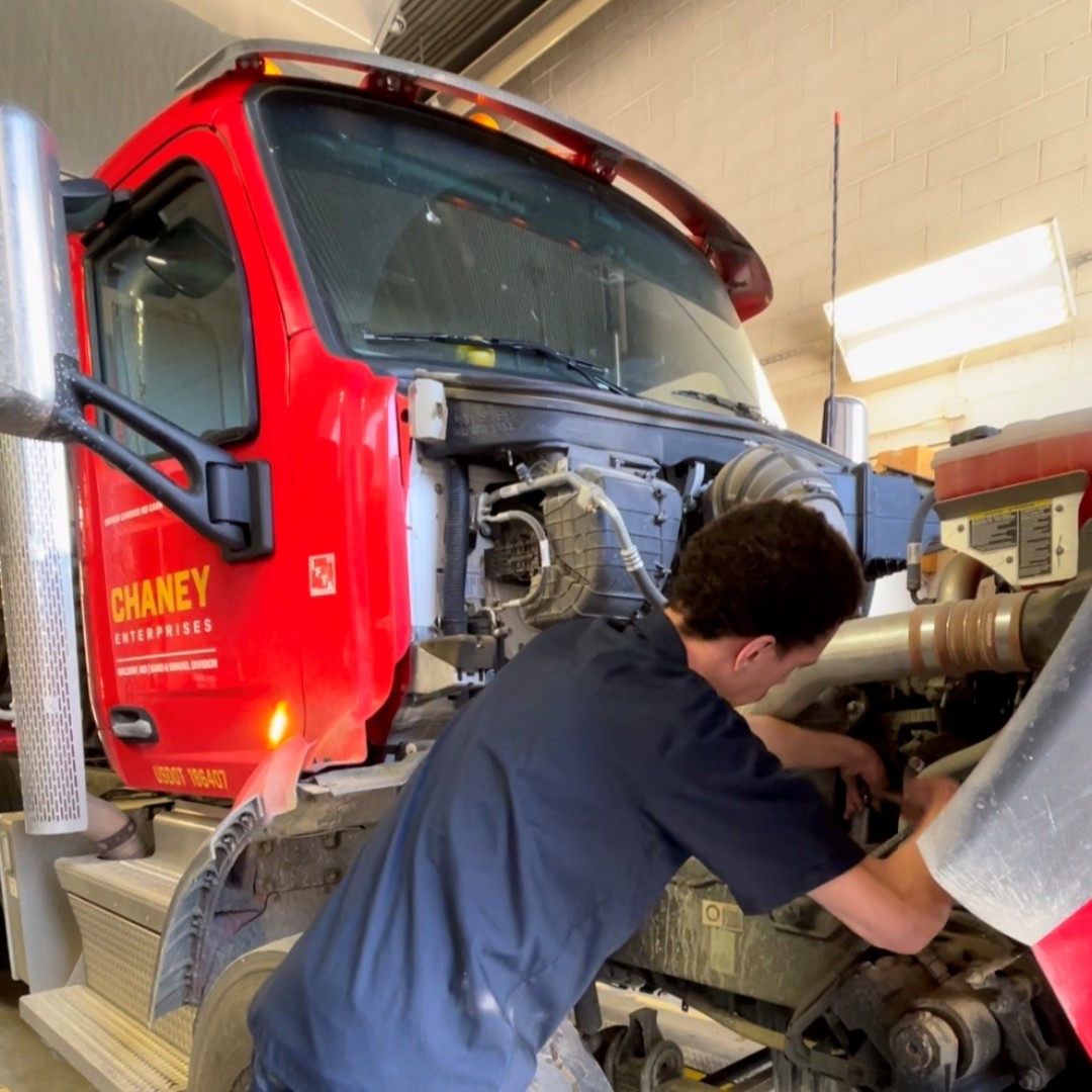 Now hiring experienced Diesel Mechanics for day &amp; evening shifts! Competitive pay, generous benefits, bonus incentives, profit sharing, family owned and operated.  #Careers #DieselMechanic

📲 Apply online: ow.ly/orIZ50EZXeY