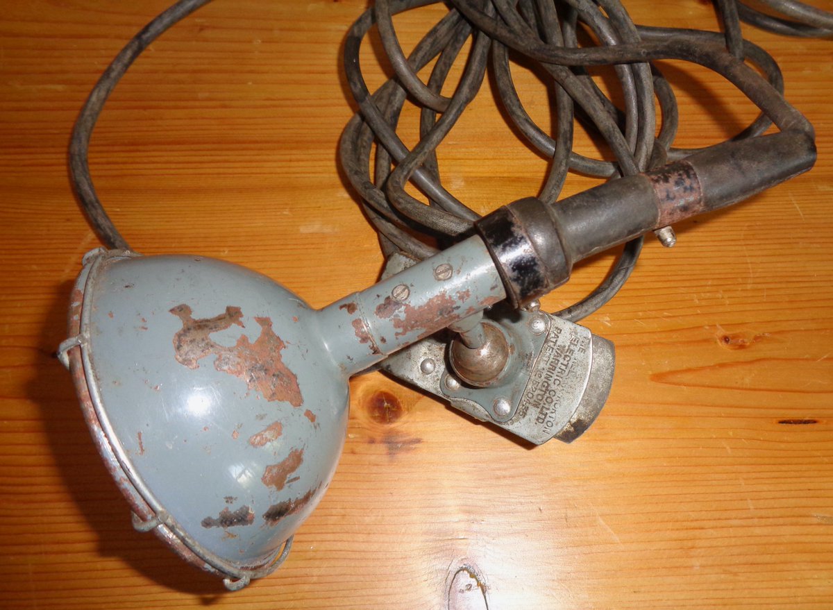 MullardAntiques's tweet photo. Vintage Kelvin Norton Clip On Inspection Light With Power Supply Lead For Ferret AFV https://t.co/QEPrDaqFiQ #ferretafv #classiccar #vintagecar #inspectionlight #mullardantiques #classiccars #kelvinnorton https://t.co/wB8xmHVWPb
