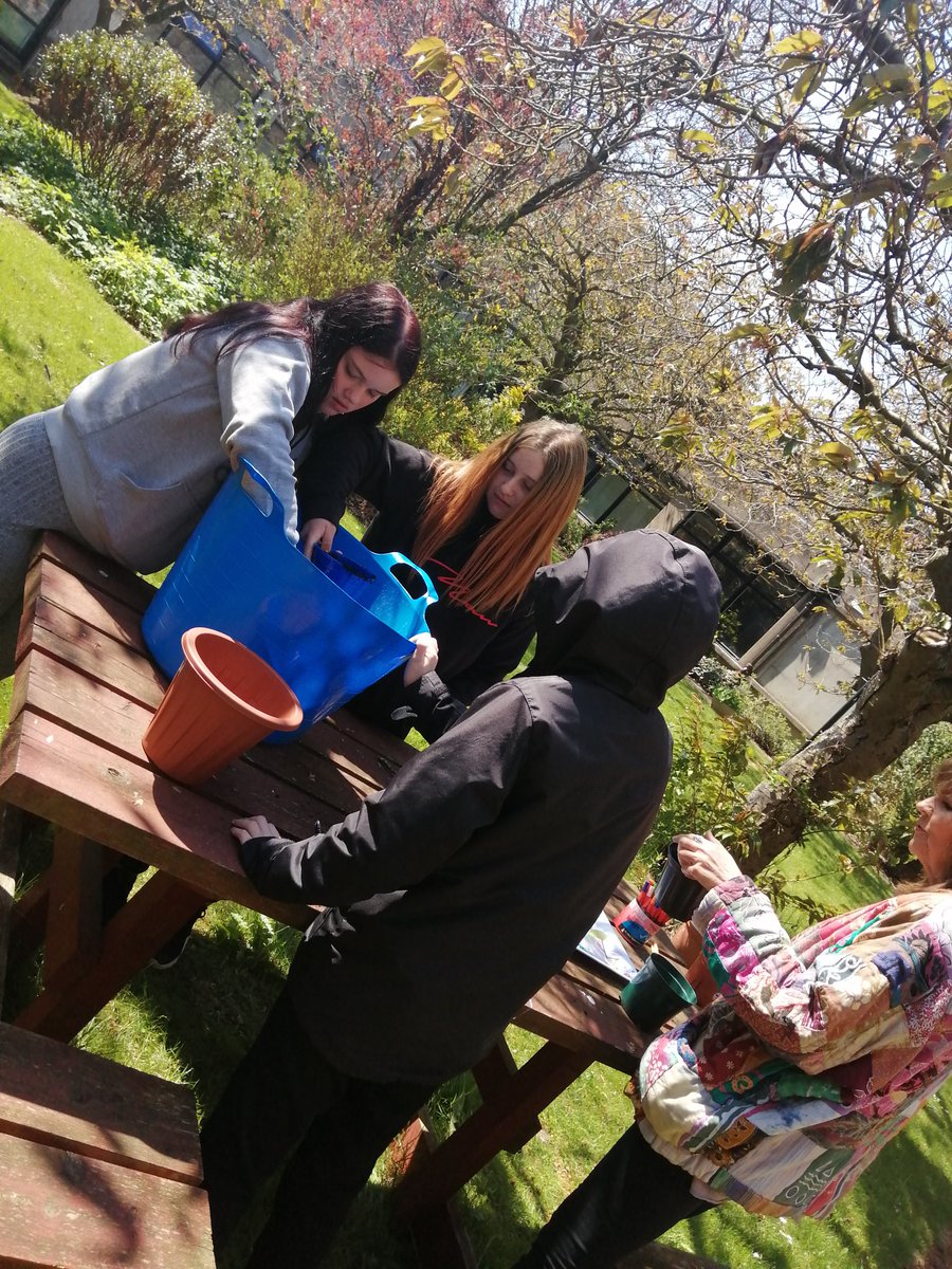 Our ELSA group were potting flowers in one of our @stmacharacademy gardens today. Absolutely fabulous day for it.
#wellbeinghub #youngpeopleatthecentre #thepowerofpsa