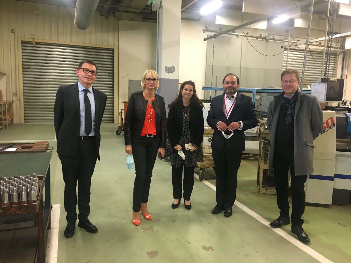 Nous avons reçu Didier Pariset, Délégué Général de la <a href="/SocieteGenerale/">Societe Generale Group</a>, accompagné de Marie Pierre CIRET, Animatrice Marketing Régional pour présenter l'école et le projet Bâtissons l'avenir : lnkd.in/eec94Ae
Merci à eux pour leur présence. 
#formation #ecole #lyon