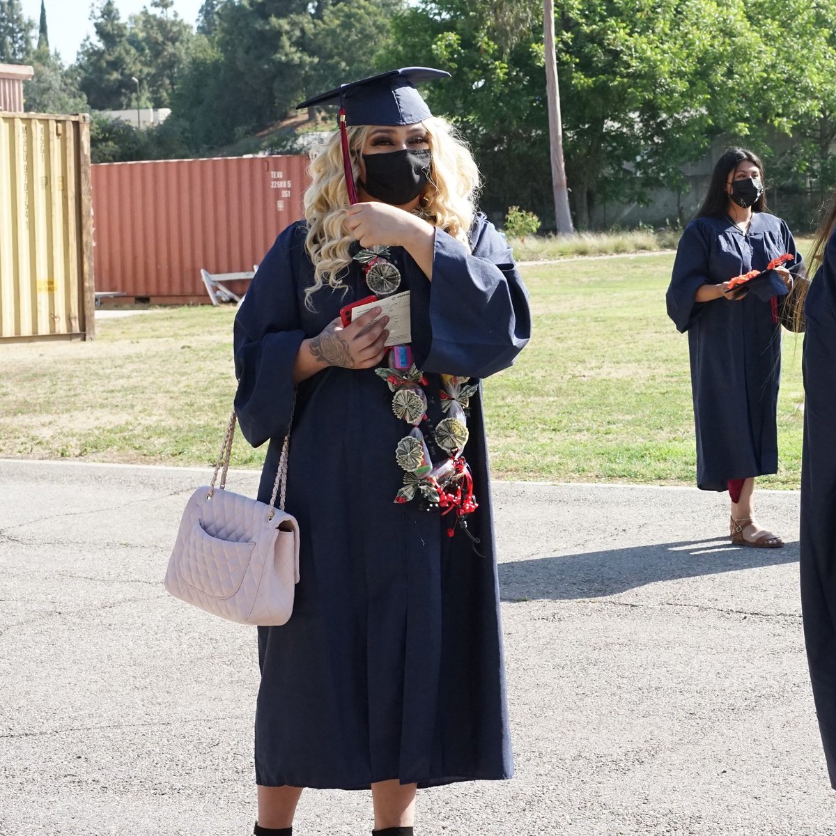 alhambrausd's tweet photo. Our #Board, #Superintendent #Cabinet & @ATA President were among the many on hand to offer huge Congratulations 🥳 to our 🎓#IndependenceHS #Classof2021 🎈🌟🥁🎉 Celebrating at their Drive-Thru festivities b4 Commencement Ceremonies‼️#PrincipalNguyen @AlhambraAbel ❤️💜❤️ https://t.co/pUCNGwwc1e