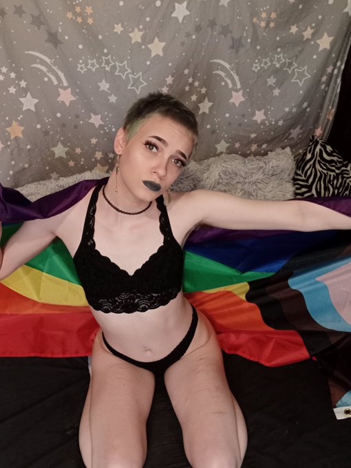 Celebrate pride by tipping a queer sex worker  $jasperskye https://t.co/hKdtWuOPKT<a href="/tag/apclips"class="tags"><span>#apclips</span></a>