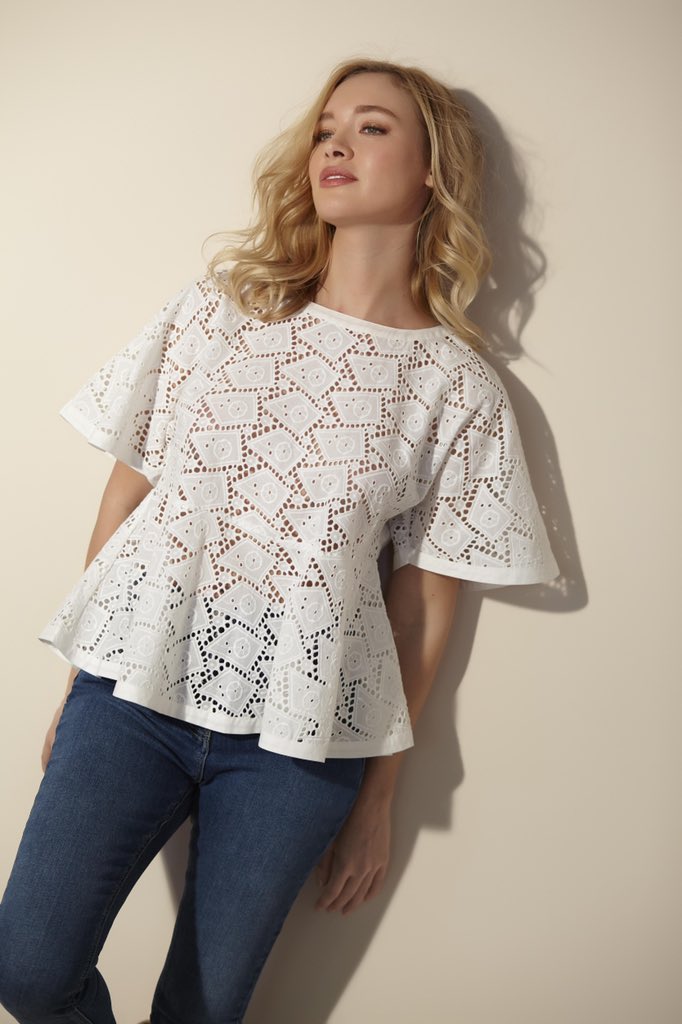 PRShotsonline's tweet photo. Top and jeans from @sonderstudiouk
https://t.co/nlhM4QEXoT
Ref number: 1334768
#top #jeans #peplumtop #frilltop #whitetop #summertop #summeroutfit #summerlook #summerstyle #summerdress #summerfashion #sonderstudio https://t.co/Ui9IgL2mQT