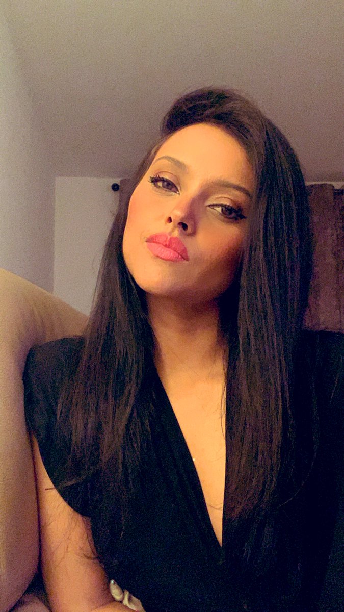 R33nakshi's tweet photo. Been A while! Hello Twitter & Tweeters! ๐ See u next year ๐ #CheckingIn #hello #stillaposer #postlockdown #chillednights https://t.co/6Inw7E7Uoq