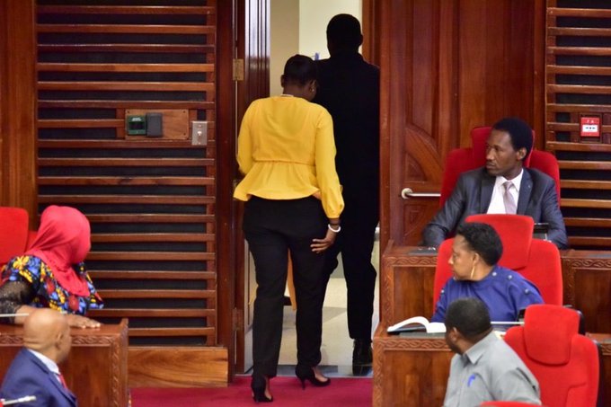 Jadwong's tweet photo. @Hakingowi 🔴 Tanzania's Parliament left in shock....[Going by the pictures]

➡️Tanzanian MP Condester Michael Sichlwe kicked out for 'wearing black tight-fitting trousers' which is considered 'non-parliamentary attire'.

📷 @Hakingowi https://t.co/21DQ1fA1HN