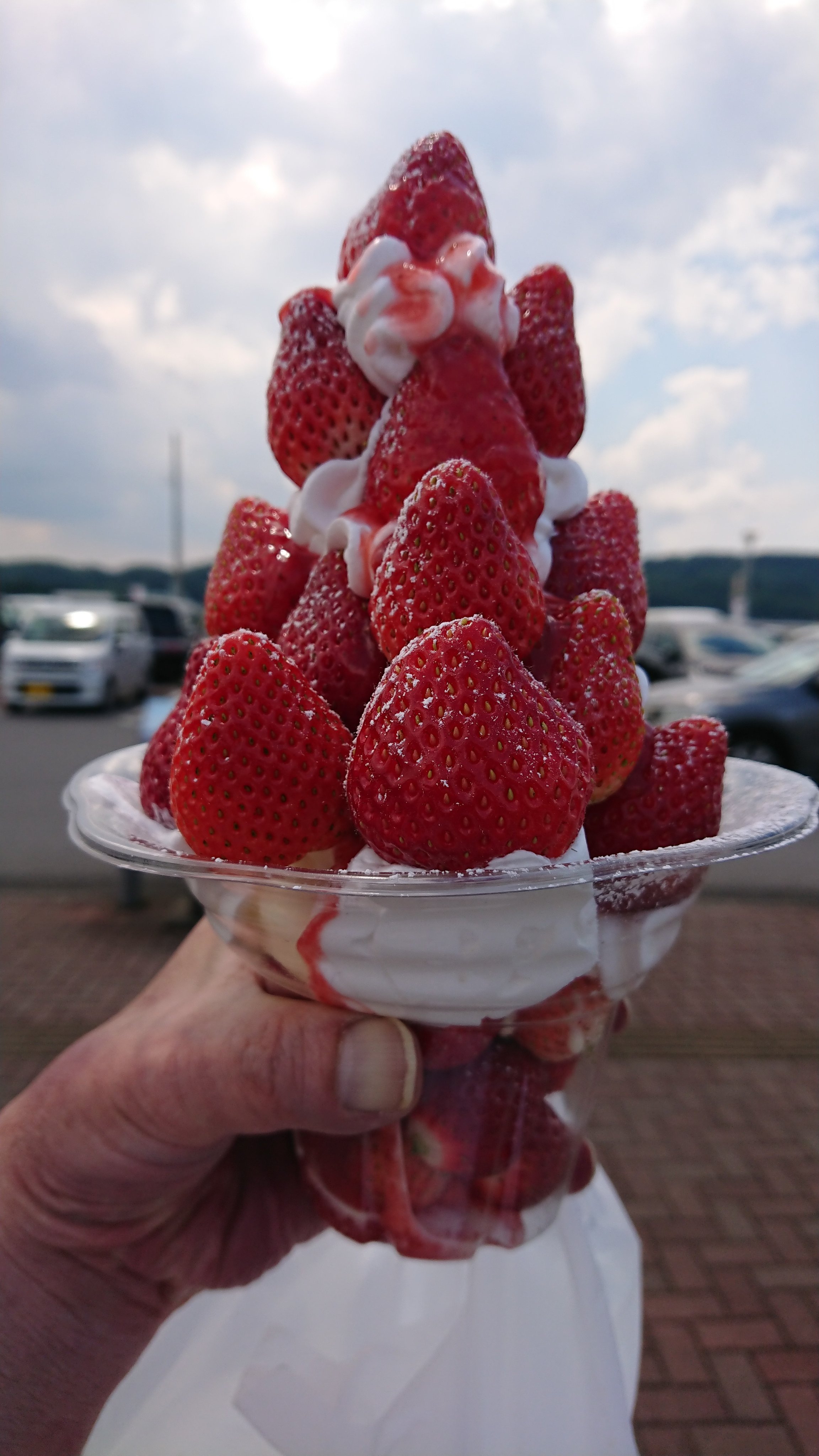 いちごパフェ☆ 当店のいちごパフェのメニュー表になります。6月初旬頃までご