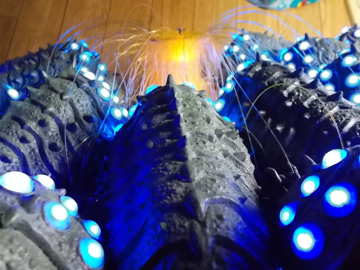 たつまるb A Twitter ナウシカラストシーン 王蟲のキットを１５ 全部の眼にled仕込み クリアパーツの裏からシリコンコーキングを詰めて生物的なボンヤリした光にして ウィンカー用のledタワーと大量の光ファイバーで金色の野をなんとなく再現 半年かかって作りまし