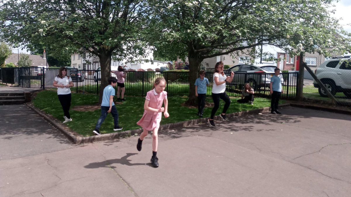 crosshill_ps's tweet photo. Choosing our own exercises in our groups. #CrosshillClass2 #letsshift #SACActiveSchools https://t.co/bdvbbnuplT