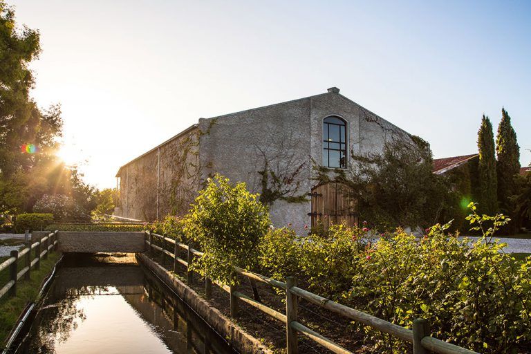 VisitWinelands's tweet photo. Cold outside? ❄️ Head indoors to some of the most beautiful tasting rooms in the Winelands.

🔗 Read more here: https://t.co/5KEo9xlo80

#VisitWinelands #WineTasting https://t.co/7yz3HLBpxB