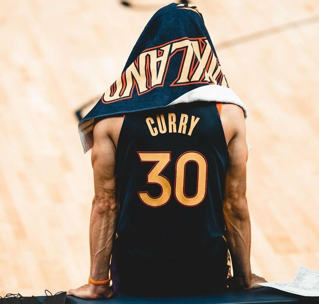 ZueraNba's tweet photo. 3 MIL SEGUIDORES 🥳🎊🎉

Sou grato a todos que me seguem, sem vocês essa página criada para falar sobre um esporte que sou apaixonado não iria funcionar e nunca iria para frente mas em menos de 1 ano já atingimos essa marca de seguidores, obrigado por tudo ❤️ https://t.co/QzHDEONjJ4