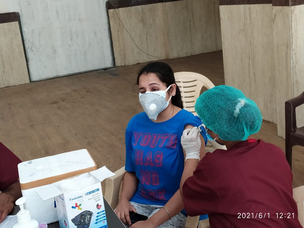 nefowaoffice's tweet photo. नेफोवा ने ग्रेनो वेस्ट के 12एवेन्यू में @fortis_hospital के तरफ से वैक्सीनेशन कैंप लगवाया। कैंप में वरिष्ठ नागरिकों समेत 150 लोगों ने टीका लगवाया। अब तक 1000 लोगों ने नेफोवा की पहल से वैक्सीन पाए। @dmgbnagar @nbhooshan @CP_Noida @jpbansi @myogiadityanath @CMOfficeUP @UPGovt https://t.co/85byUb6O1C