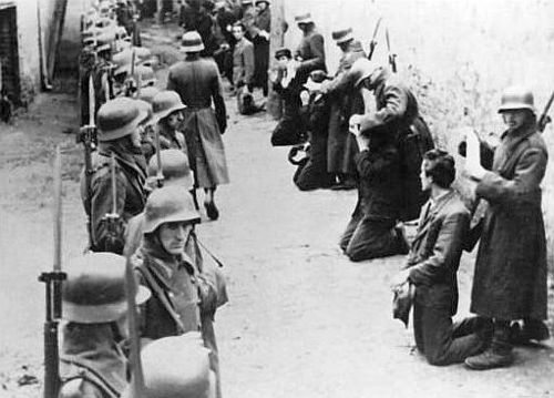 расстреляли на площади